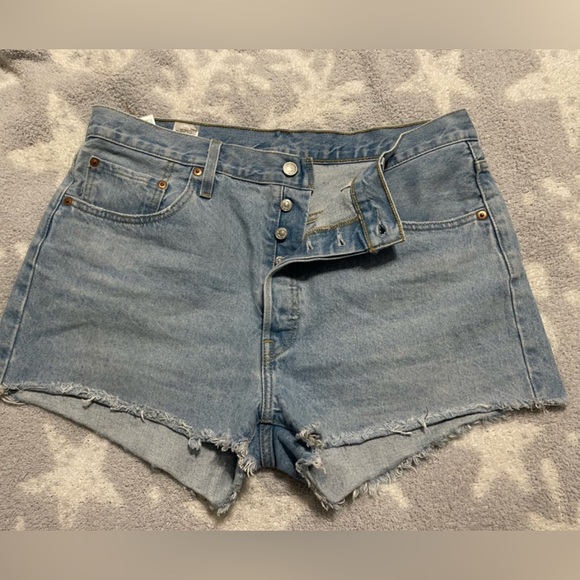 Levi 501 jean shorts 33 - Picture 1 of 6